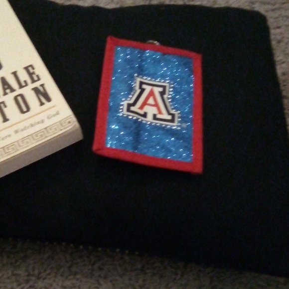 Ladies U of A name tag - Picture 1 of 3